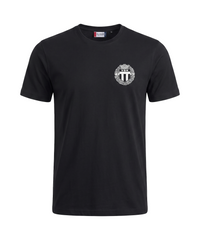 Svart t-shirt - Liten vit VSK logo — bild 1